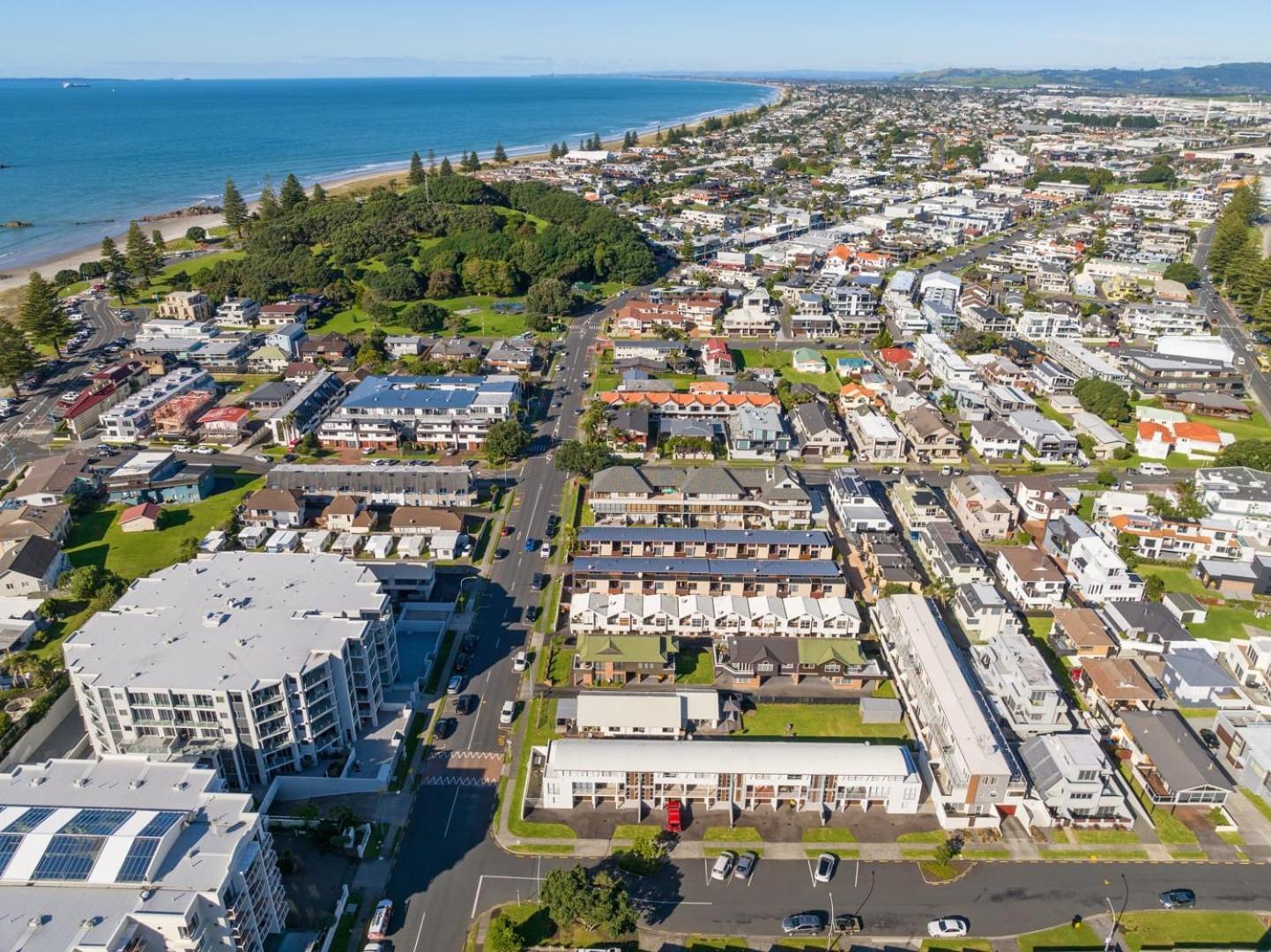 Вилла The Iconic Kiwi Bach, Full Site Downtown Mount Маунт-Маунгани Экстерьер фото