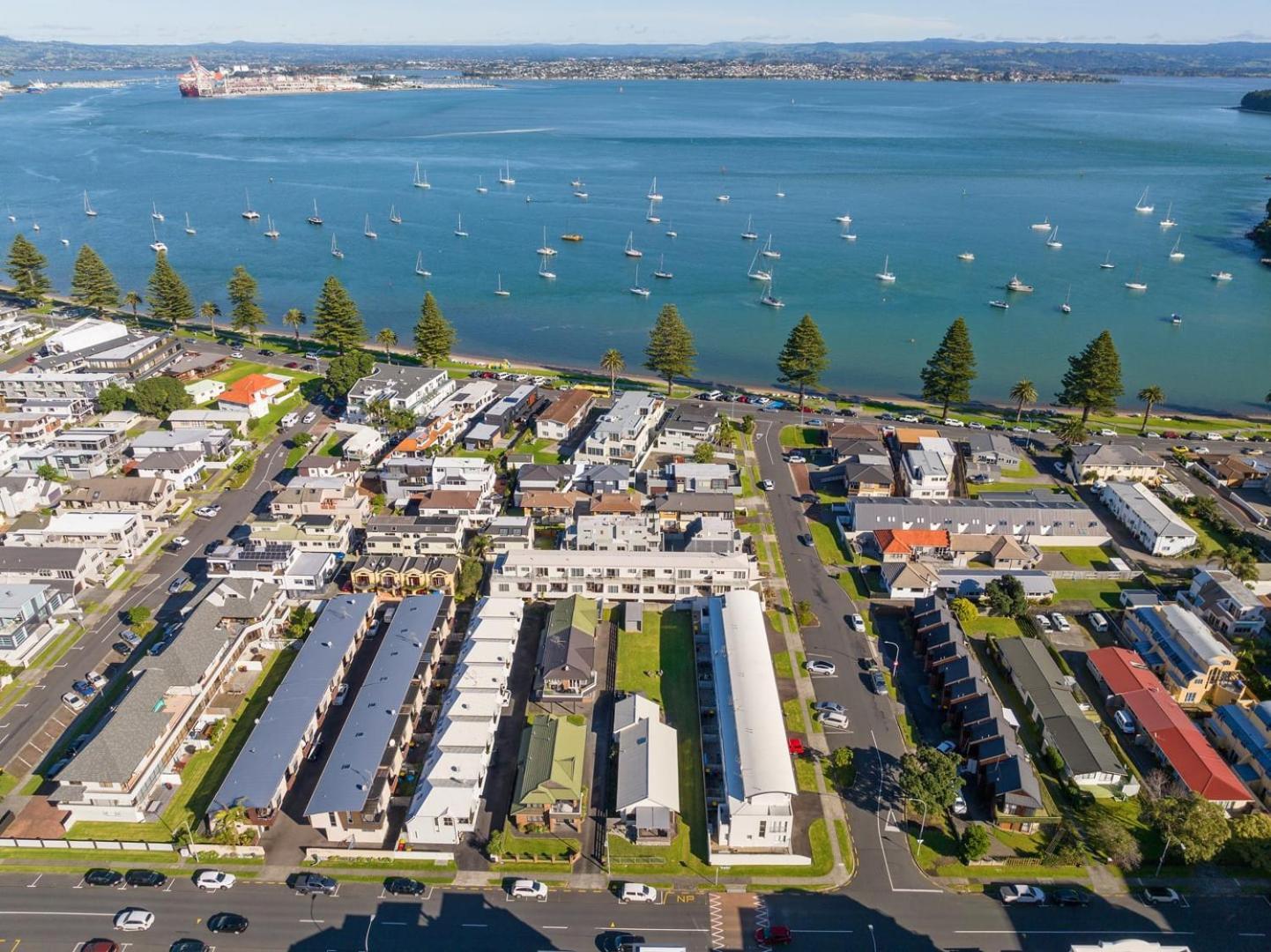 Вилла The Iconic Kiwi Bach, Full Site Downtown Mount Маунт-Маунгани Экстерьер фото