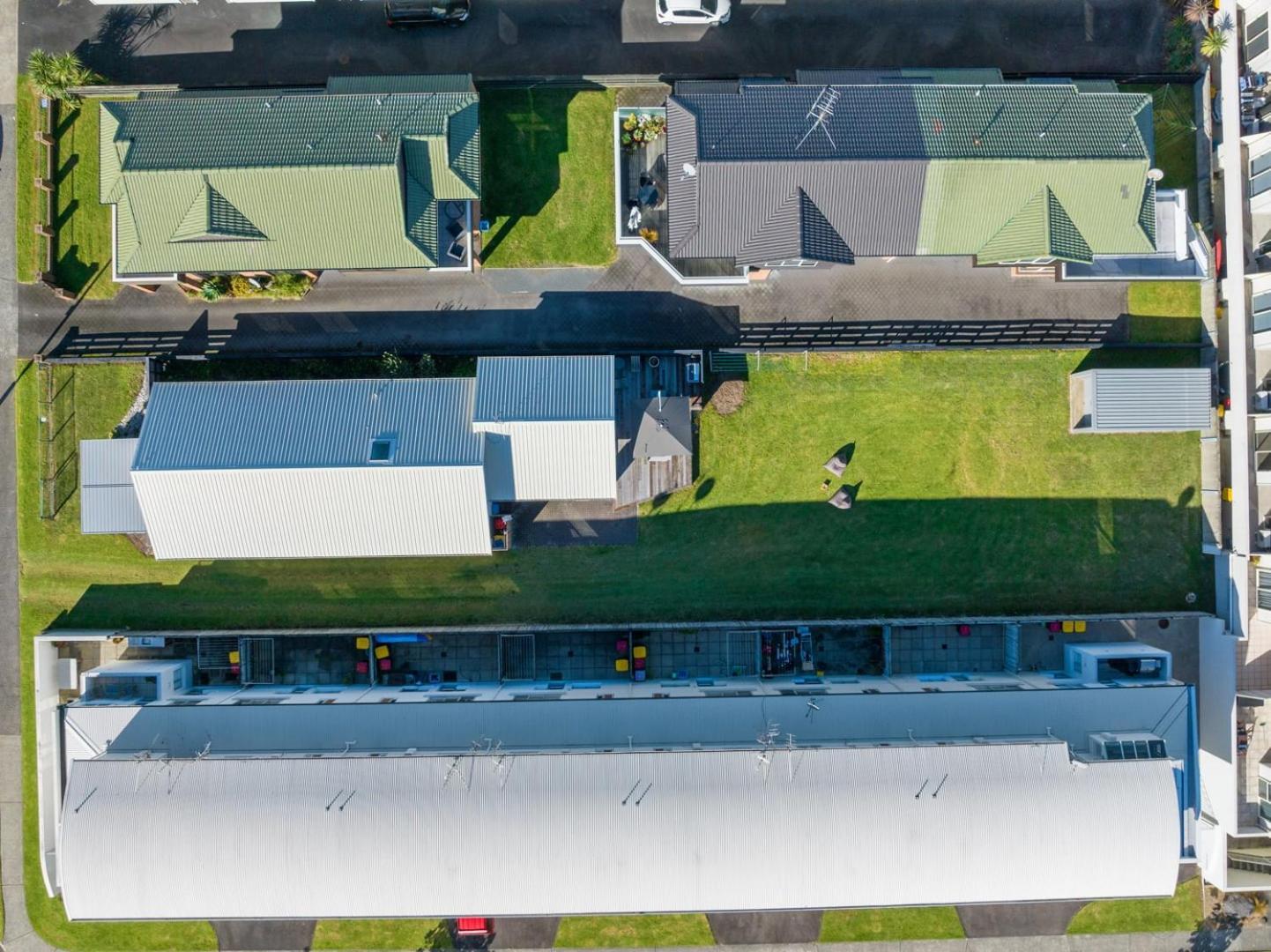 Вилла The Iconic Kiwi Bach, Full Site Downtown Mount Маунт-Маунгани Экстерьер фото