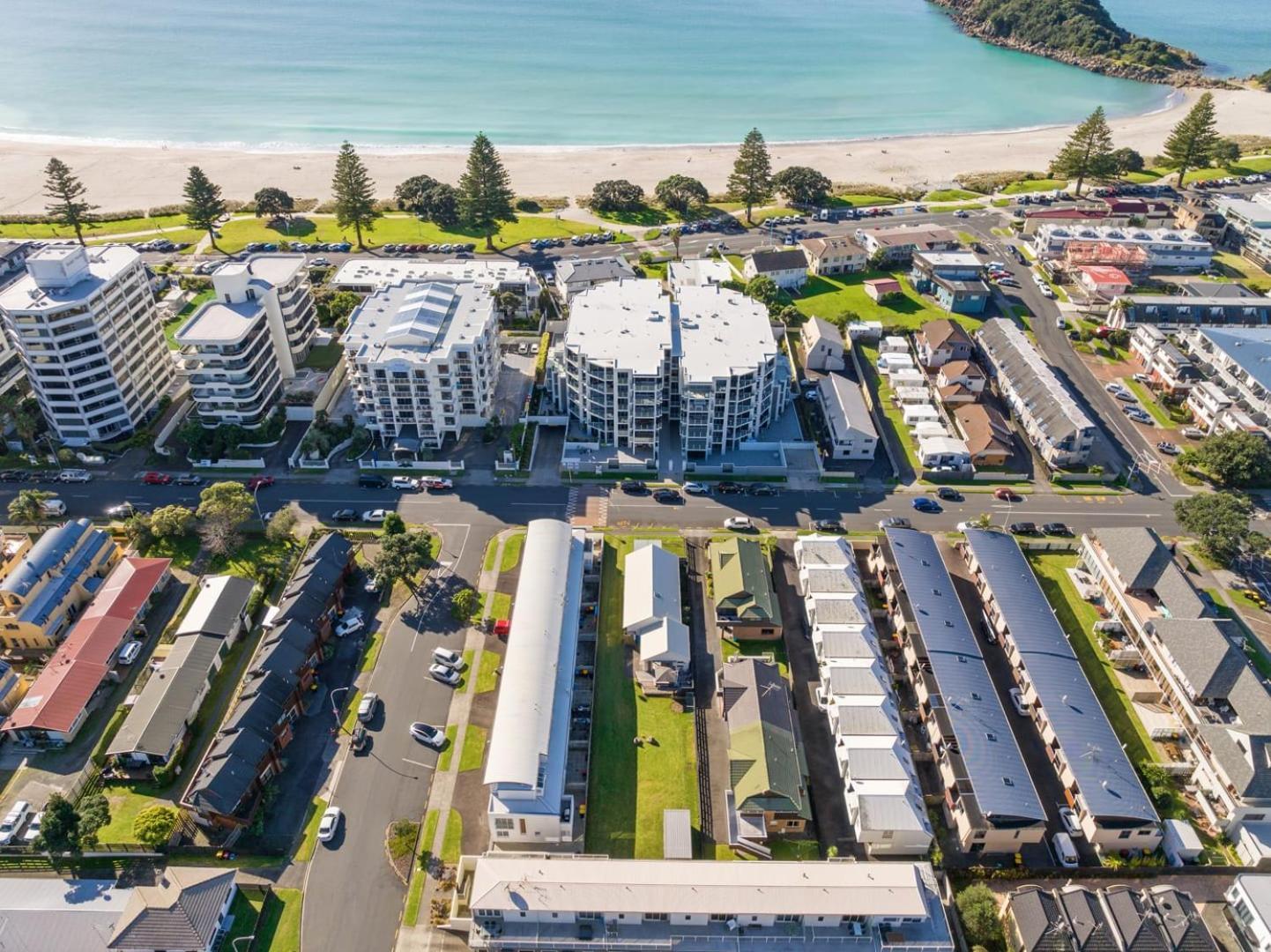 Вилла The Iconic Kiwi Bach, Full Site Downtown Mount Маунт-Маунгани Экстерьер фото
